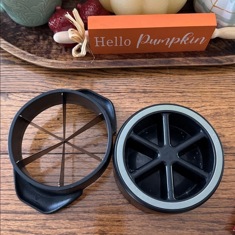 Pampered Chef Veggie Wedger